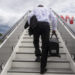 Ein Pilot laeuft die Treppe hinauf anlaesslich den Vorbereitungen fuer den Rueckflug vom Flughafen Duebendorf nach Kloten zur Wiederaufnahme des Flugbetriebes nach der Corona Pandemie, aufgenommen am Montag, 15. Juni 2020 in Duebendorf. (KEYSTONE/Ennio Leanza)
