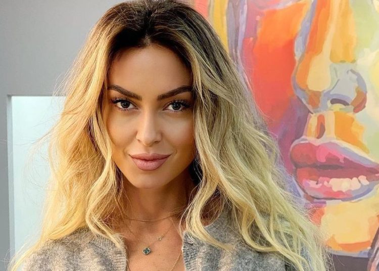 Vera Mekuli Revista Kosovarja