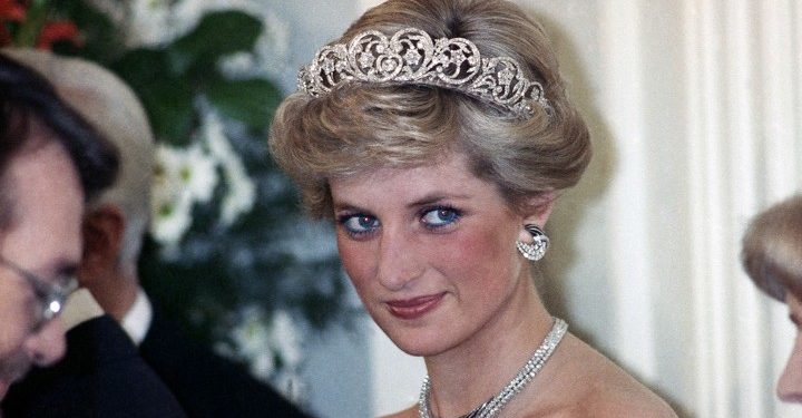 The Princess of Wales is pictured during an evening reception given by the West German President Richard von Weizsacker in honour of the British Royal guests in the Godesberg Redoute in Bonn, Germany on Monday, Nov. 2, 1987. Prince Charles and Princes Diana are touring Germany presently in an official state visit. (AP Photo/Herman Knippertz)