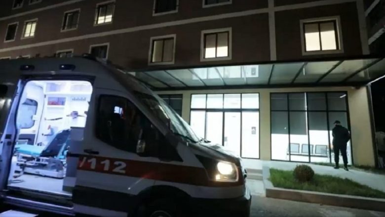 Pas dy orësh nxjerret i gjallë personi i aksidentuar në Gllarevë