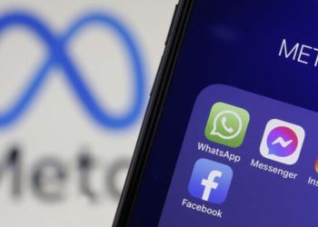 PARIS, FRANCE - FEBRUARY 03: In this photo illustration, The logos of applications, WhatsApp, Messenger, Instagram and facebook belonging to the company Meta are displayed on the screen of an iPhone in front of a Meta logo on February 03, 2022 in Paris, France. Share prices for Facebook's parent company, Meta, slumped in after-hours trading after the company reported that social network's daily active users declined to 1.929 billion in Q4 of 2021 from 1.930 billion in the previous quarter. Facebook is losing users for the first time in its history, Mark Zuckerberg's company has seen its profits decline, and the transition to the metaverse promises to be chaotic. (Photo illustration by Chesnot/Getty Images)