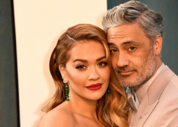 Taika Waititi and Rita Ora attend the 2022 Vanity Fair Oscar Party following the 94th Oscars at the The Wallis Annenberg Center for the Performing Arts in Beverly Hills, California on March 27, 2022. (Photo by Patrick T. FALLON / AFP)