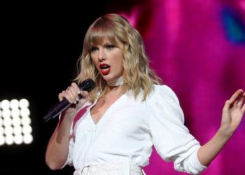 ARCHIV - 08.12.2019, Großbritannien, London: US-Sängerin Taylor Swift tritt beim Capital's Jingle Bell Ball in der O2 Arena auf. (zu dpa "Taylor Swift: Drittes Nummer-Eins-Album in unter einem Jahr") Foto: Isabel Infantes/PA Wire/dpa +++ dpa-Bildfunk +++