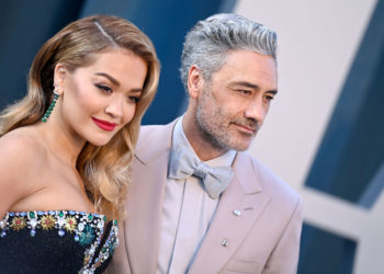 BEVERLY HILLS, CALIFORNIA - MARCH 27: Rita Ora and Taika Waititi attend the 2022 Vanity Fair Oscar Party hosted by Radhika Jones at Wallis Annenberg Center for the Performing Arts on March 27, 2022 in Beverly Hills, California. (Photo by Lionel Hahn/Getty Images)