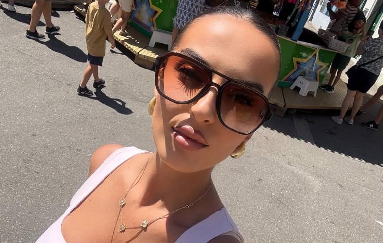 Si rrallë herë, Blerona Zeqiri publikon foto në bikini