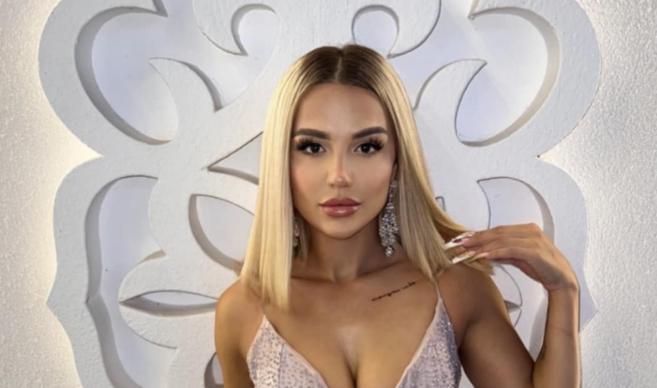Baby G shfaqet ‘hot’ nga dhoma e gjumit