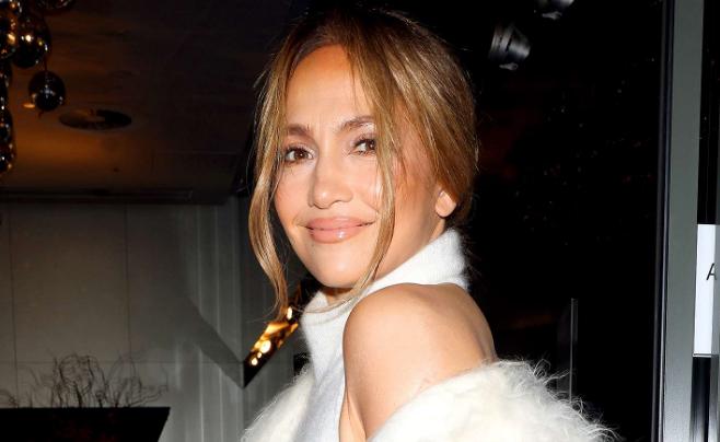 Jennifer Lopez bëhet “hor”, i bien fundi në skenë