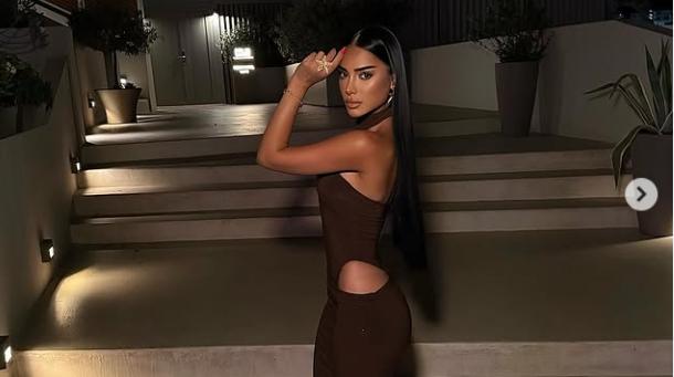 Kaderi shfaqet, si një kukull Barbie në jetë reale