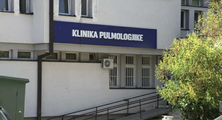 bie-zhuga-ne-pulmologji-drejtori-hoxha-e-kemi-vetem-nje-rast