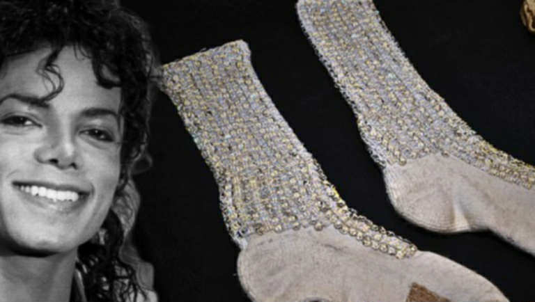 Çorapja e ndotur e Michael Jacksonit shitet në ankand për një shifër të çmendur