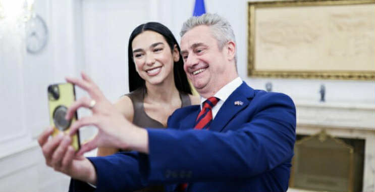 Ambasadori britanik Hargreaves: Mbretëria e Bashkuar dhe Kosova janë krenare që ta quajnë Dua Lipën të tyren