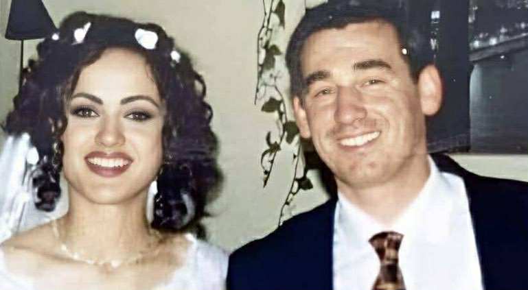 Një foto nostalgjike e një nuse dhe dhëndri po bën xhiron e rrjetit – i njihni?