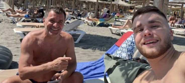 Afrim Muçiqi shijon pushimet me djalin e tij