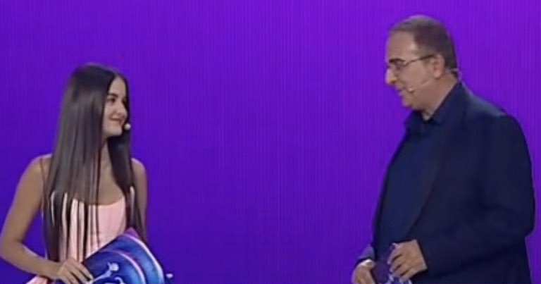 Si asnjëherë më parë, Ardit Gjebra ndan skenën me vajzën në drejtimin e Këngës Magjike