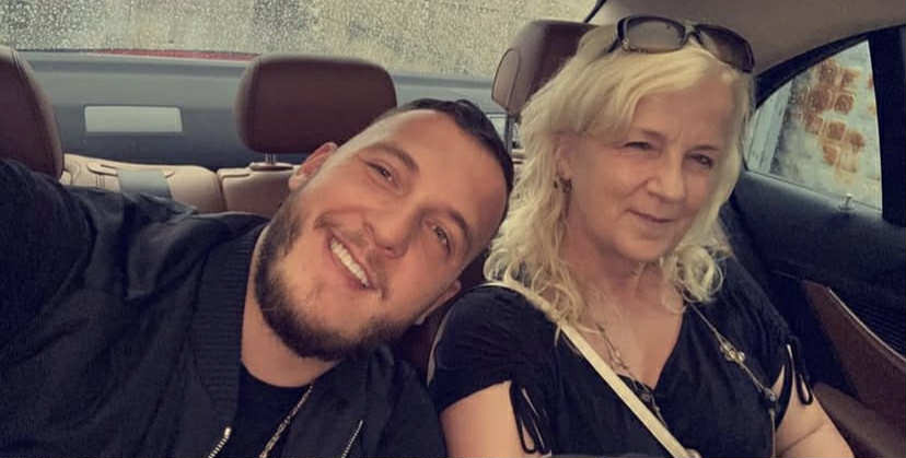 Mozzik emocionon me fjalët për nënën me rastin e ditëlindjes