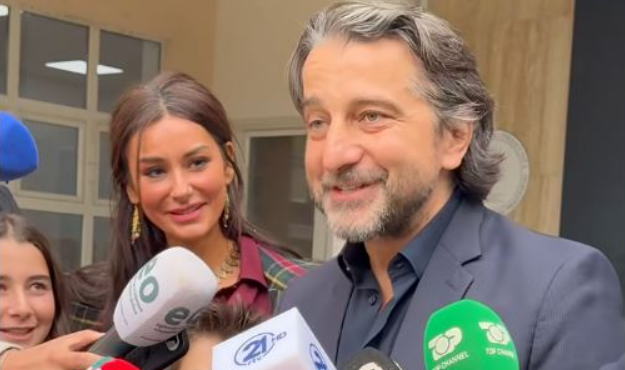Bashkëshortja e Përparim Ramës tërheq vëmendjen me stilin e saj në qendrën e votimit