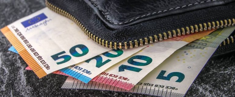 10 vjeçari nga Ferizaj gjen një portofol me të holla e dokumente  e dorëzon në polici