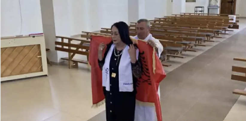 Nga myslimane, konvertohet në të krishterë ish-politikanja Luljeta Pula