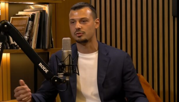 ‘Kur dashurohesh kujt i tregon’, Endrit Thaçi me përgjigje interesante