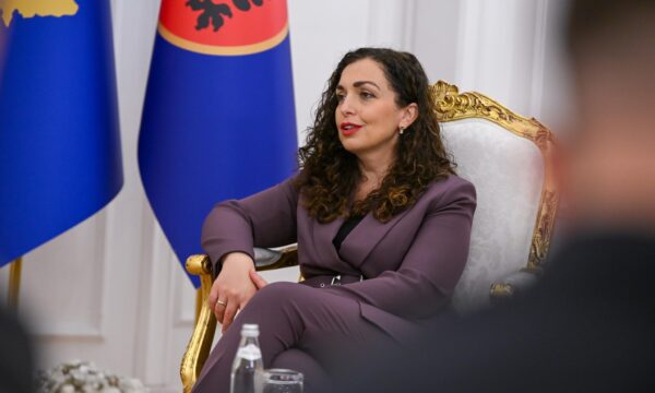 Sot në ora 16 00  Osmani ia dorëzon zyrtarisht detyrën Haxhiut