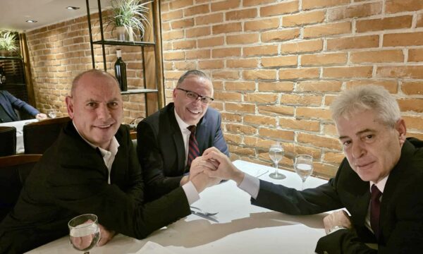 Bedri Hamza pas takimit me Ramiz Lladrovcin e Ali Ahmetin   Ramiz Lladrovci ka qenë  është dhe mbetet PDK 