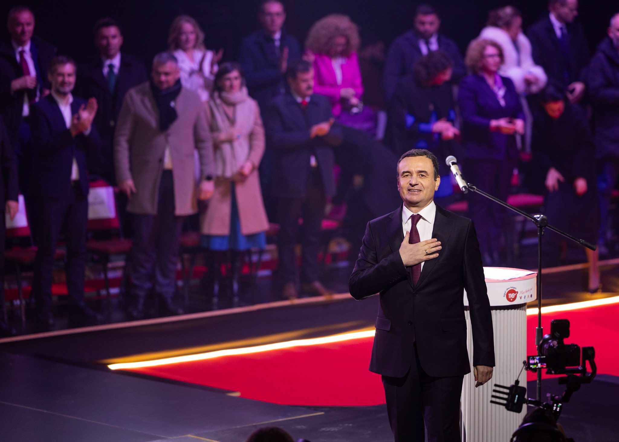 Fitorja në zgjedhje  Kurti falënderon mërgimtarët që erdhën nga  çdo cep i botës 