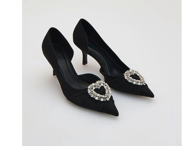 Na besoni  këto janë këpucët më të bukura për festa për t i mburrur për Krishtlindje dhe përreth