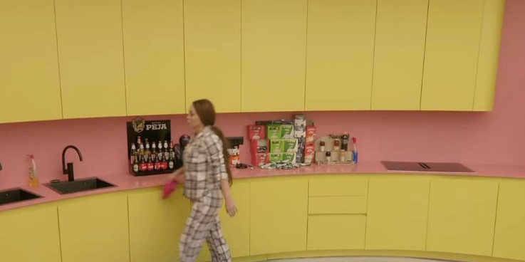 Fjolla Morina e zonja  e bën xixë kuzhinën që në mëngjes