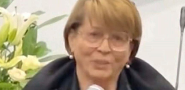 Flet nëna e Shpatit  Vitin e fundit s ka qenë i qetë  lus Zotin të m i ruaj fëmijët tjerë