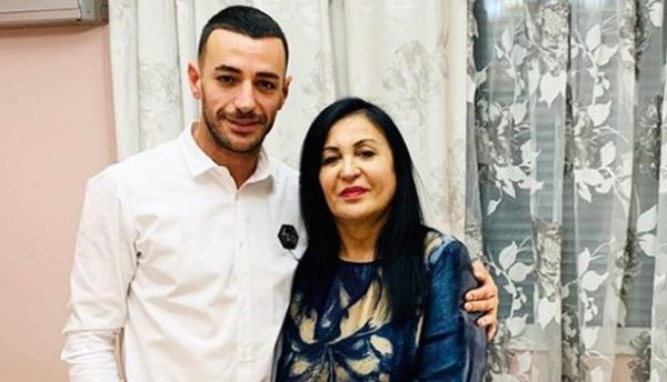 Stresi emocionon me urimin për nënën