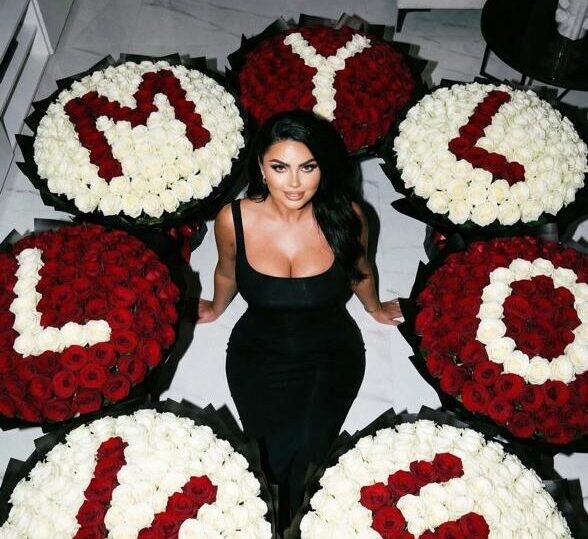 Donjeta rrethohet nga trëndafilat në fund të vitit