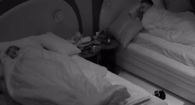 Labi me fjalë të rënda për Elijonën  Me qenë e mirë s do ishe larguar nga familja kur ke qenë 13 vjeçare  nëna të ka  