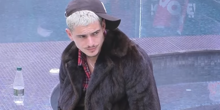 Londrimi  E kam zënë Labin duke na shikuar organet gjenitale mua dhe meshkujve të tjerë