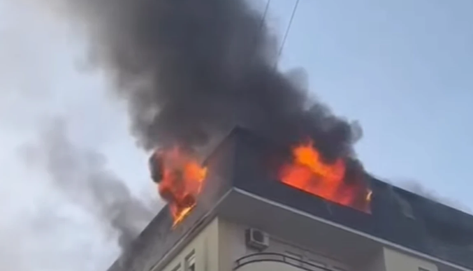 Kaplohet nga zjarri një ndërtesë në Kodrën e Diellit në Prishtinë