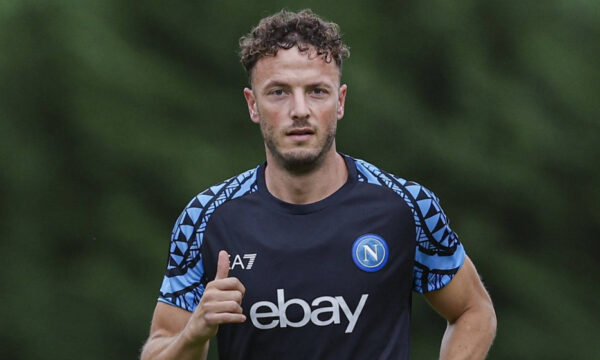 Amir Rrahmani do të nënshkruajë kontratën e re me Napolin  kaq do të jetë paga e tij