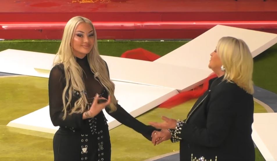  Distancohu  luaj vetë   nëna i jep mesazh të qartë Benitës