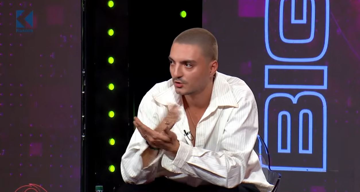 Labi thotë se nuk ka folur me të dashurën  E ka mbyllur derën  unë ia kam vendos çelësin