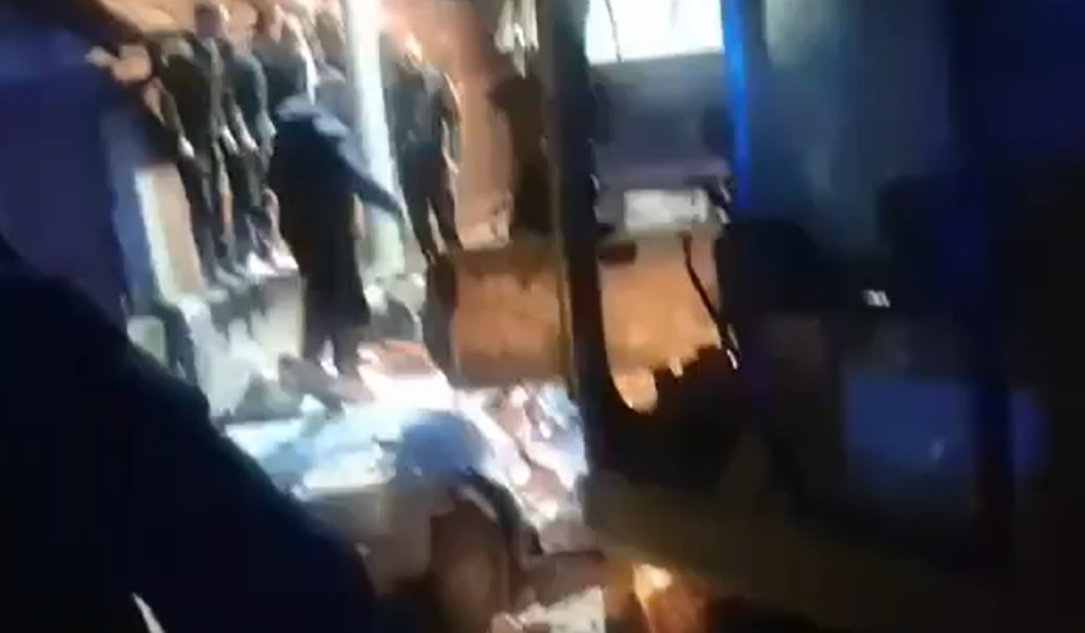 Pamje nga momenti kur shoferi nxirret nga rrënojat në Han të Elezit