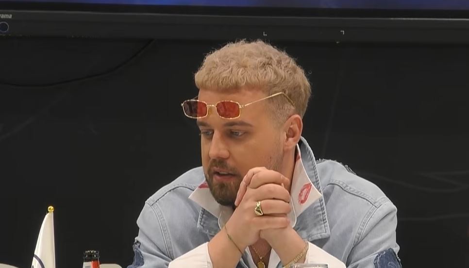  E vlerësoj shumë që i pëlqen humori im   Kushtrimi flet për  pëlqimin  ndaj Aurorës