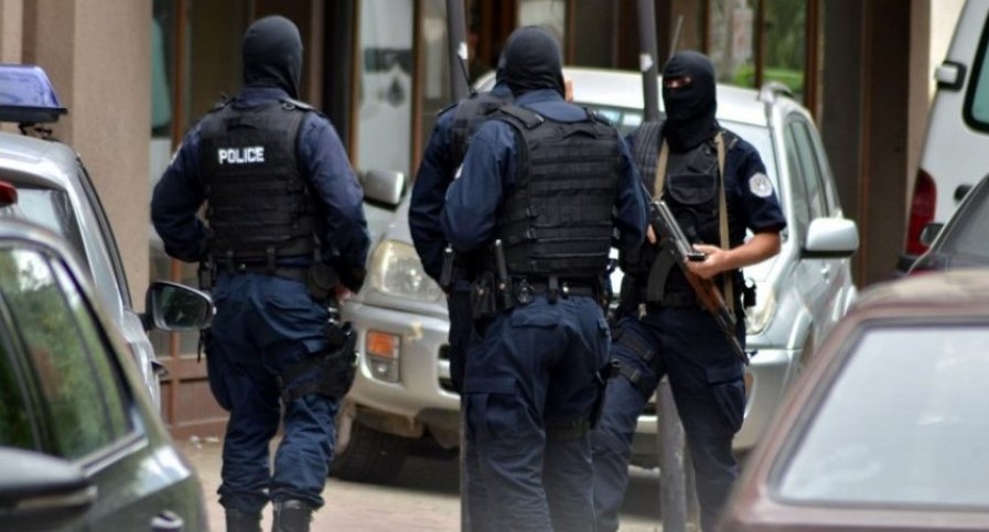  Disa persona janë duke u intervistuar    Prokuroria jep detaje për aksionin në Malishevë