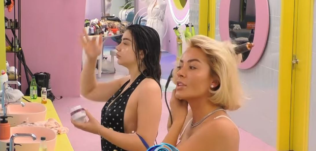 Pranë njëra tjetrës  Dolce dhe Alba nisin rutinën e mëngjesit