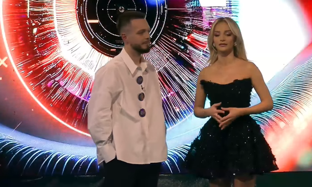 Vëllau i Selines vjen me  porosi  për të