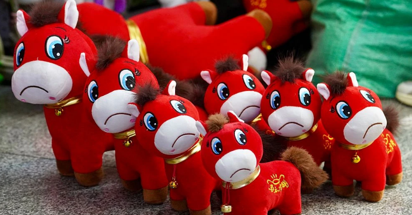 A është ky Labubu i ri  Kafsha prej pelushi me fytyrë të trishtuar lidhet me lodhjen e punëtorëve