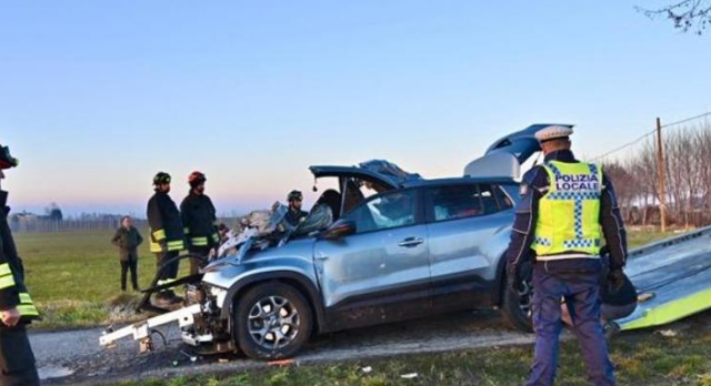 Tragjike në Itali  Makina përplaset me kamionin  vdesin dy të rinj shqiptarë