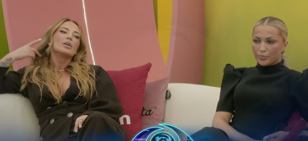 Motra bukuroshe e Suanitës dhe Aurorës kritikon dy banoret