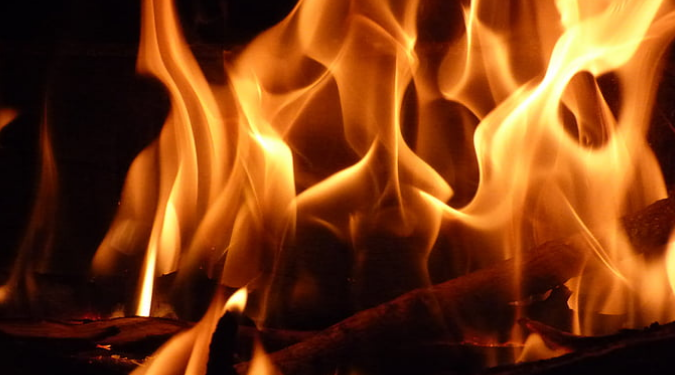 Zjarri i Vitit të Ri në Podujevë  Fëmija 12 vjeçar dyshohet se shkaktoi djegien e një pleme me mjete piroteknike