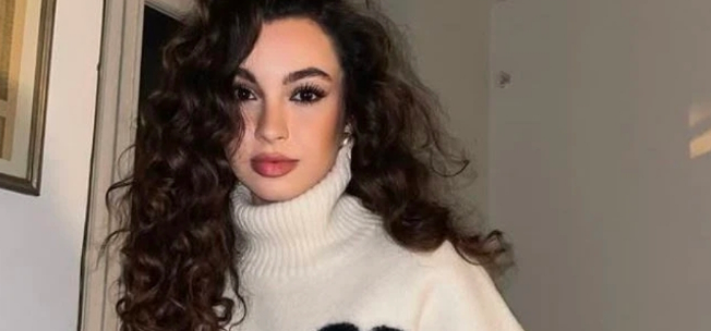 Aktorja turke vjen në Kosovë  e quan  shtëpi  dhe këndon shqip