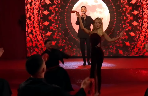 Sonte surprizë për Selinën në BBVA   Kristi i kushton këngën virale  Tunde moj Selinë tunde 