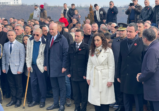 Krerët e shtetit nderojnë viktimat e Reçakut