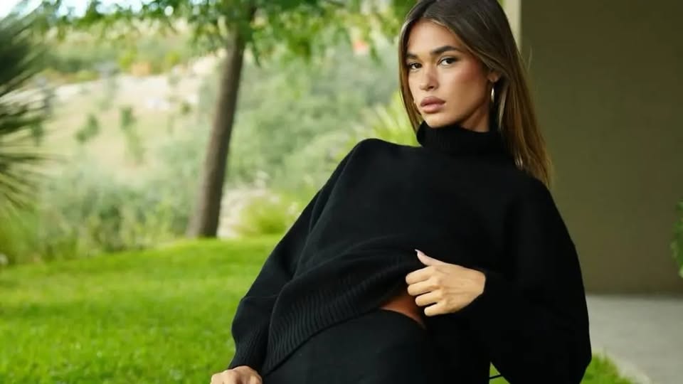 Alesia magjeps me pozën e fundit në bikini në plazh